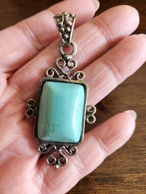 Turquoise Stone 1" Pendant 2.5" Necklace - Silver-Tone Filigree